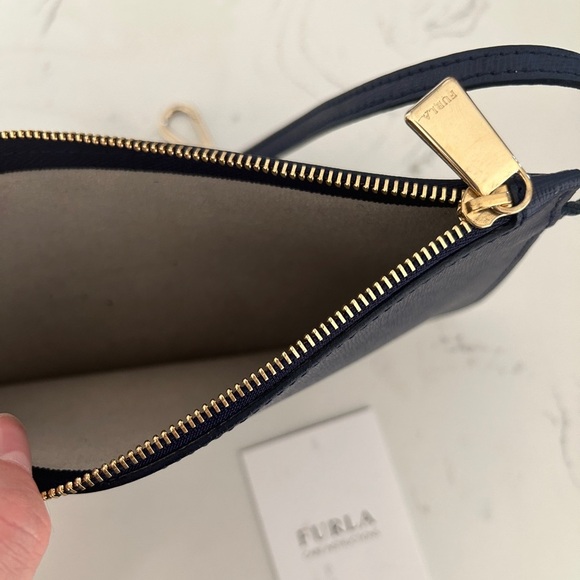 Furla Navy Leather Wristlet with Gold Hardware- LIKE NEW - Picture 4 of 6